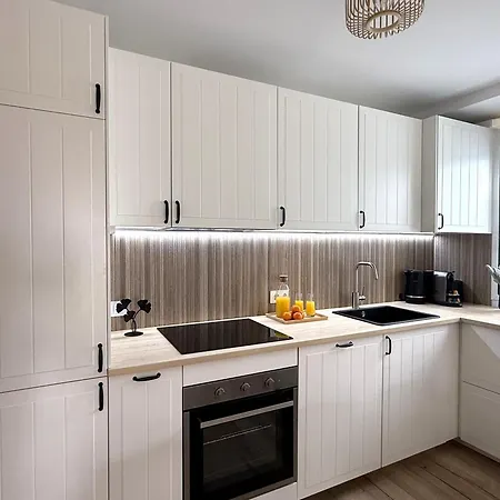 Paulmarie Apartment-quiet Area-3bd * 아데제