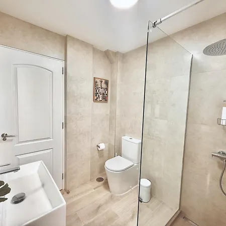Paulmarie Apartment-quiet Area-3bd * 아데제
